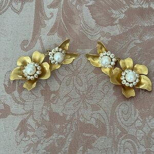 Lily Pulitzer gold and pearl earrings